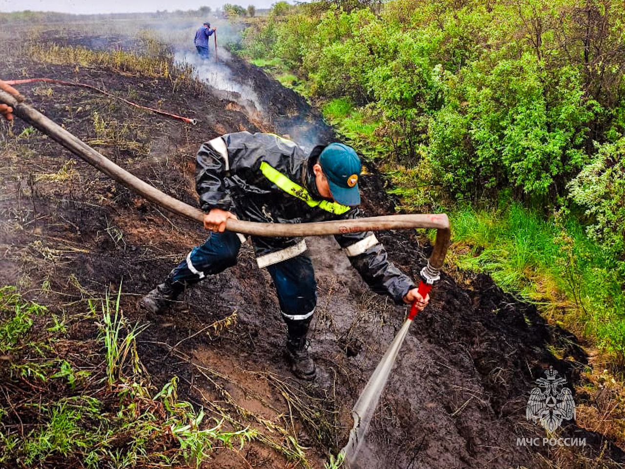 Свыше 20 природных пожаров за сутки ликвидировали в Якутии