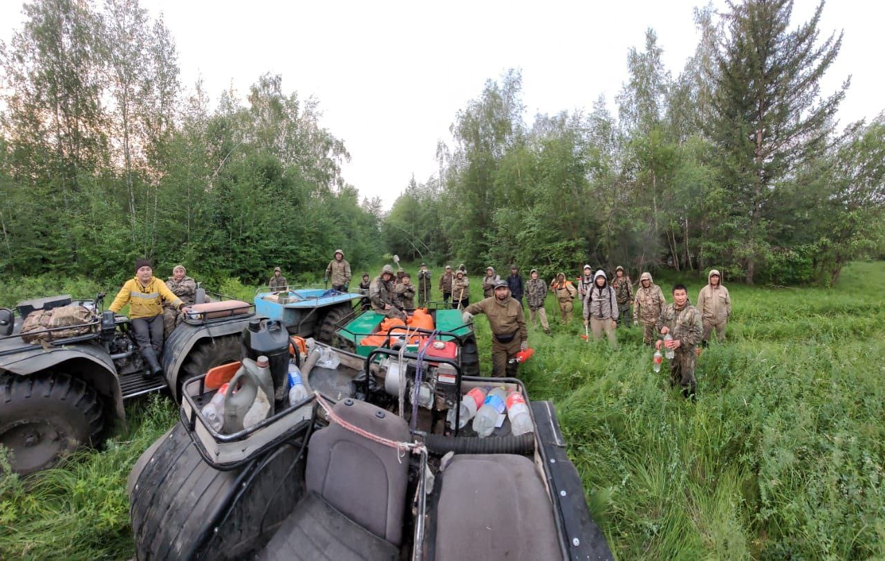 Более 420 человек борются с пожарами в Верхневилюйском районе