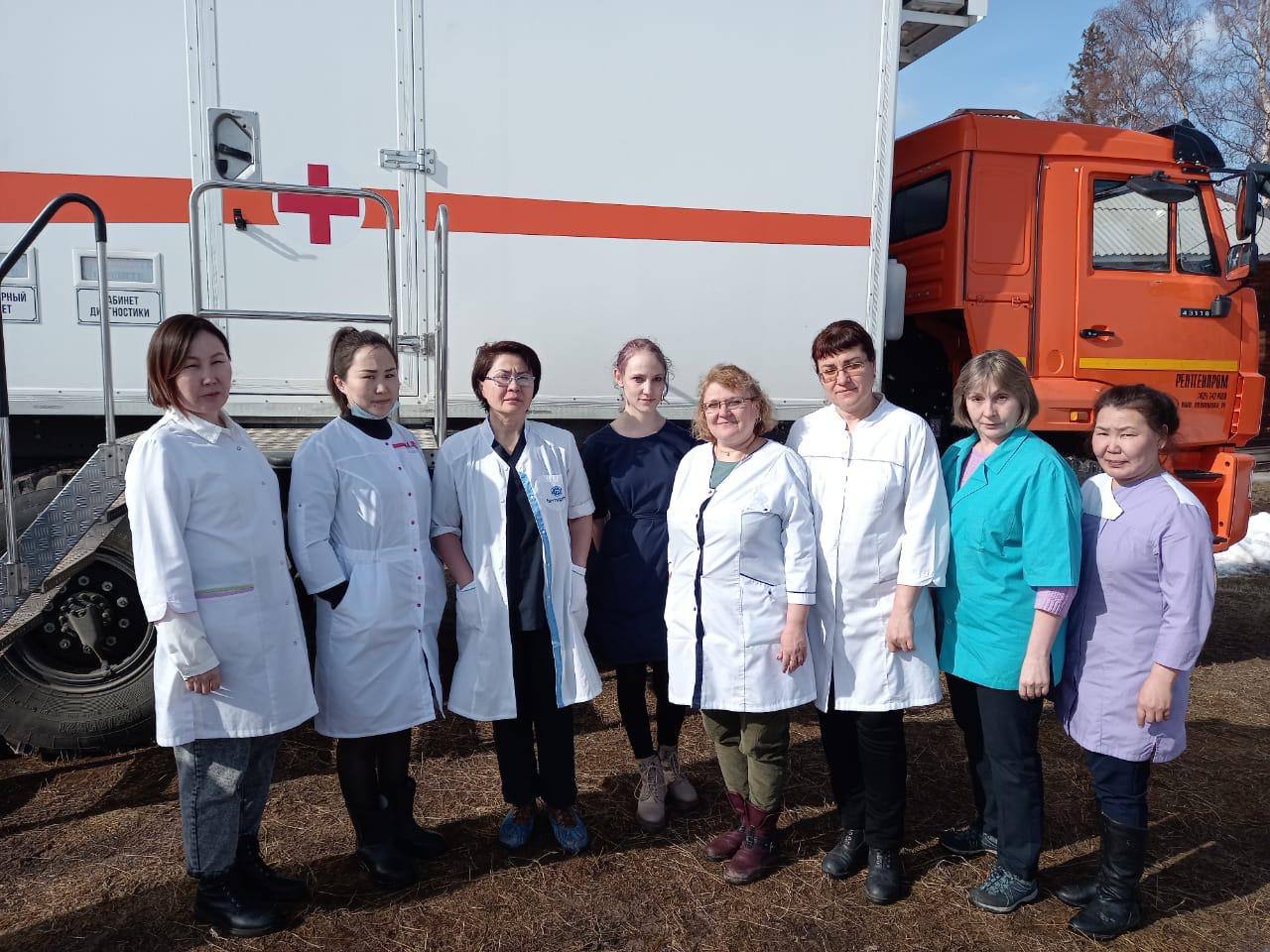 Медики осмотрели более 400 жителей отдаленных населенных пунктов Ленского района с начала года