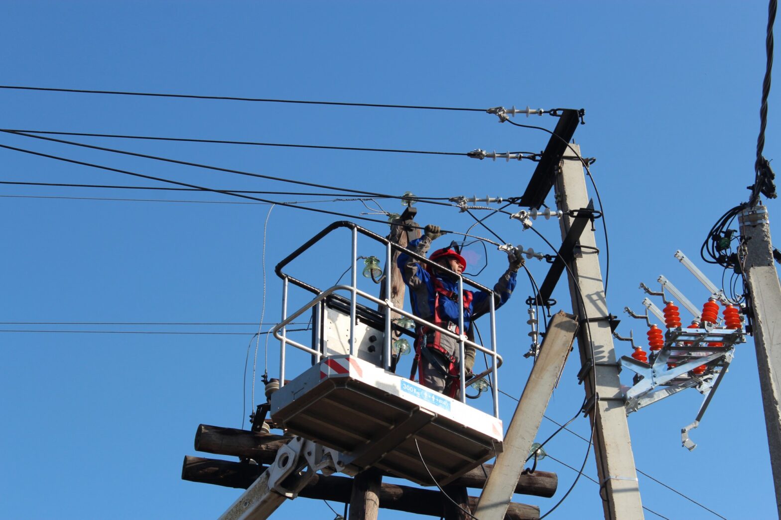 Энергетики восстанавливают электроснабжение в Якутске и центральных районах