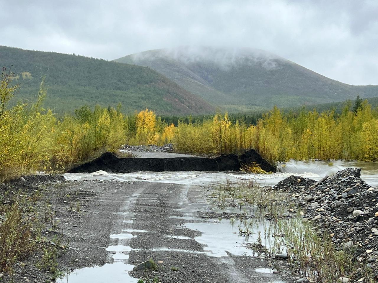 Проезд на автодорогах «Оймякон» и «Амга» восстановят после спада воды