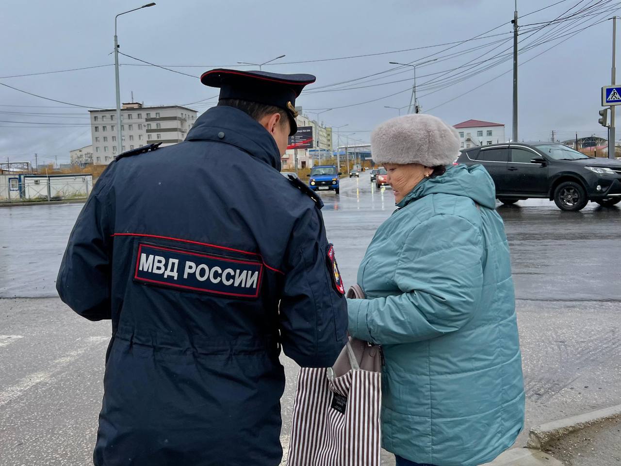 Полицейские провели акцию по предупреждению дистанционного мошенничества в Якутске